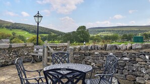 Outdoor dining - 2 bedroom accommodation in Buckden, near Skipton (Buckden, near Skipton)