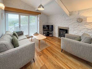 TV - 2 bedroom accommodation in Buckden, near Skipton (Buckden, near Skipton)