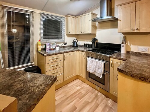 2 bedroom accommodation in Lochlands Caravan Park