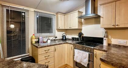 2 bedroom accommodation in Lochlands Caravan Park