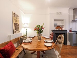 Dining - 2 bedroom accommodation in Malvern (Malvern)
