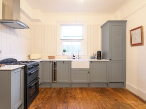 Dishwasher, high chair - 2 bedroom accommodation in Malvern (Malvern)