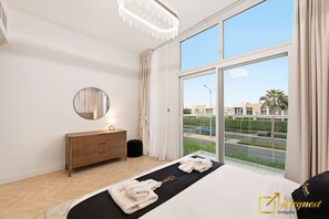 3 habitaciones, tabla de planchar con plancha, wifi y ropa de cama 