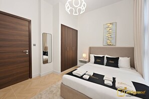 3 habitaciones, tabla de planchar con plancha, wifi y ropa de cama 
