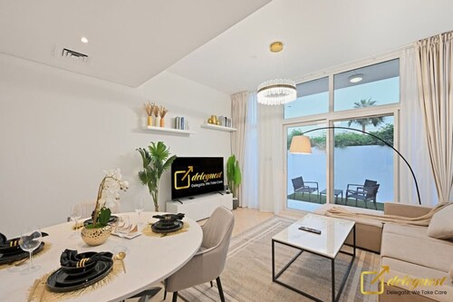 Luxurious 3BR Villa Getaway in DH2 by Deleguest