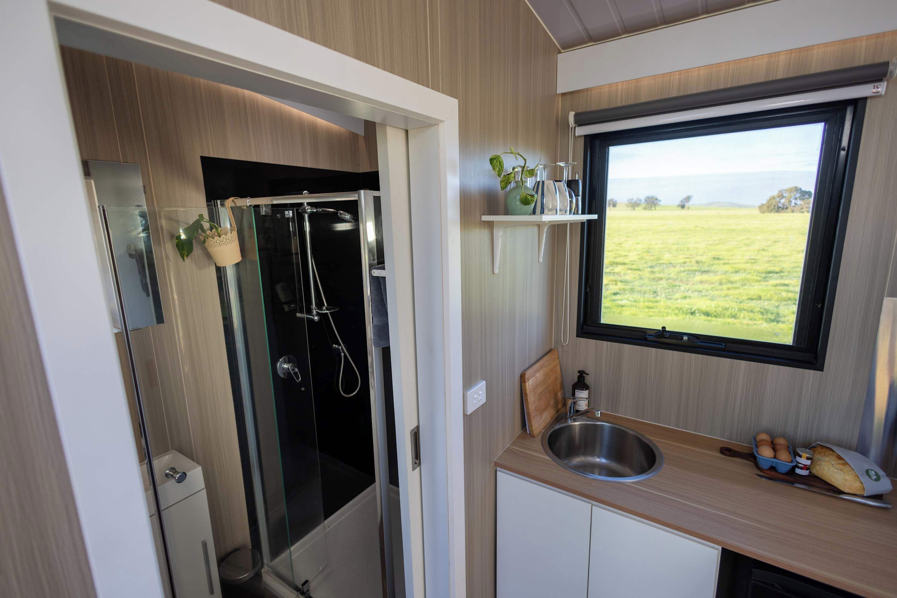 淋浴设施、吹风机、毛巾