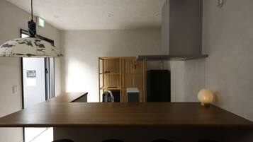 Twin Room | Private kitchen | Full-size fridge, microwave, stovetop, cookware/dishes/utensils