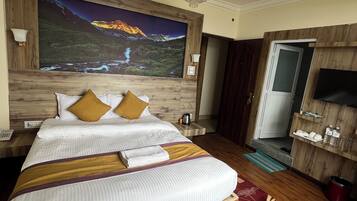 Deluxe Double Room, Balcony, Mountain View | Desk, laptop workspace, free WiFi