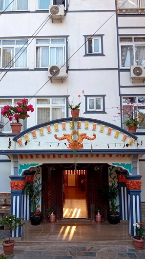 المنشأة من الخارج