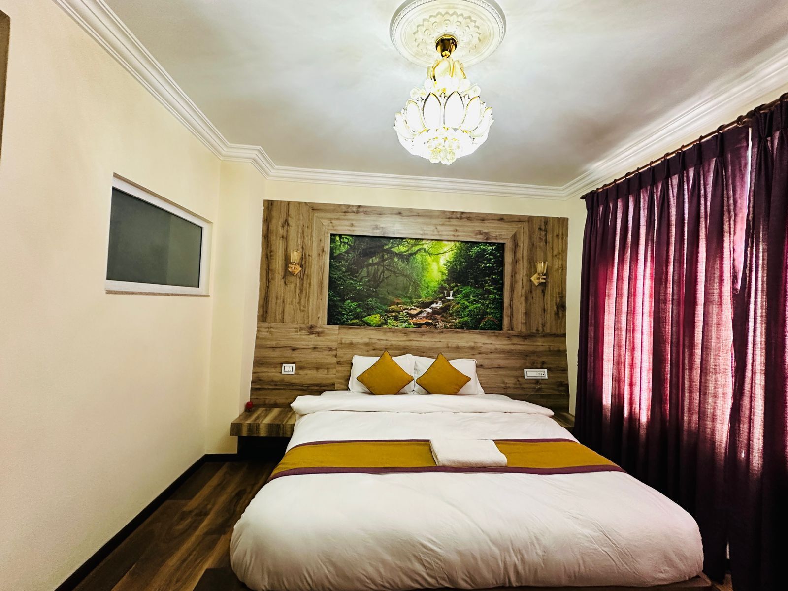 Deluxe Double Room, Balcony, Mountain View | Desk, laptop workspace, free WiFi