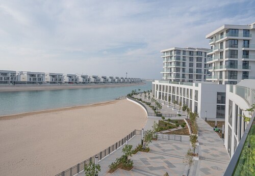 Gorgeous 1 Bed Apartment in Blue Bay Walk