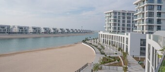 Gorgeous 1 Bed Apartment in Blue Bay Walk