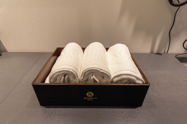 مستلزمات مجانية للعناية الشخصية، مجففات شعر، مناشف، صابون