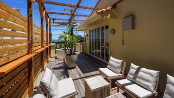 Luxury House, Ocean View | Iron/ironing board, WiFi (free), bed sheets