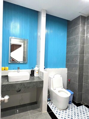 Comfort Villa, 4 Bedrooms, Air conditioning, Beach View | Bathroom