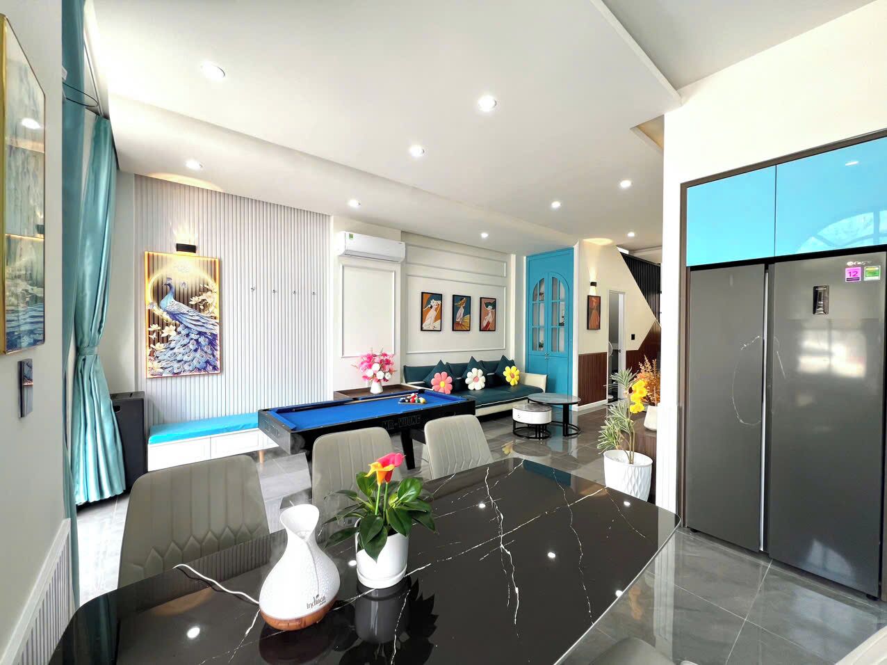 Comfort Villa, 4 Bedrooms, Air conditioning, Beach View | Living area | 32-inch flat-screen TV with cable channels