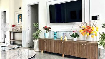 Comfort Villa, 4 Bedrooms, Air conditioning, Beach View | Living area | 32-inch flat-screen TV with cable channels