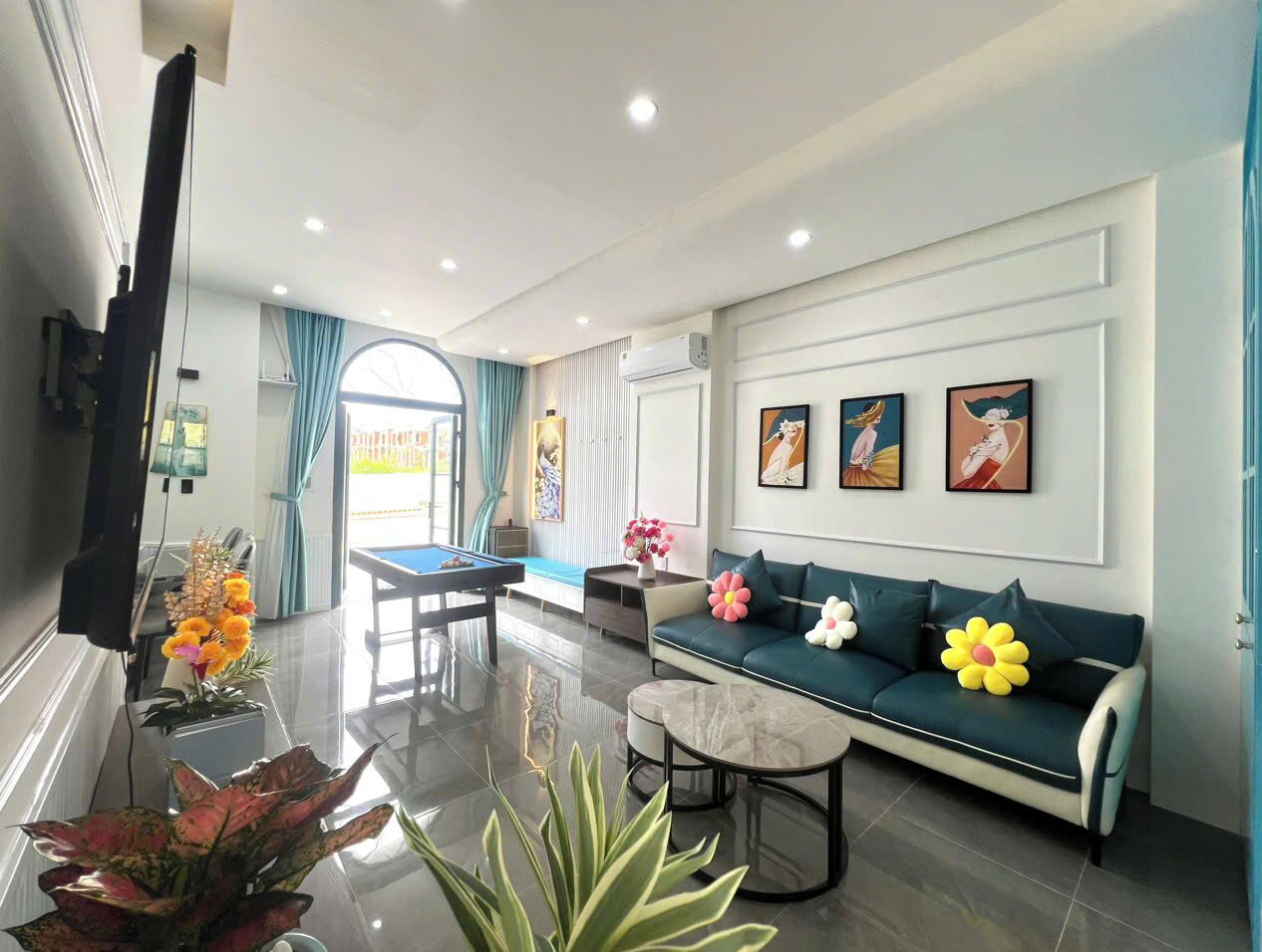 32-inch flat-screen TV with cable channels