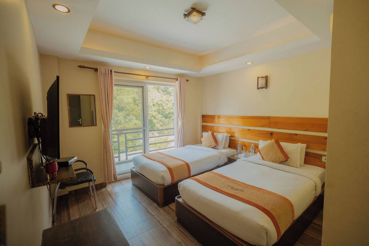 Habitación Deluxe con 2 camas individuales, vista al resort | Escritorio y wifi gratis