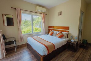 Doppia Deluxe, vista resort | Una scrivania, Wi-Fi gratuito