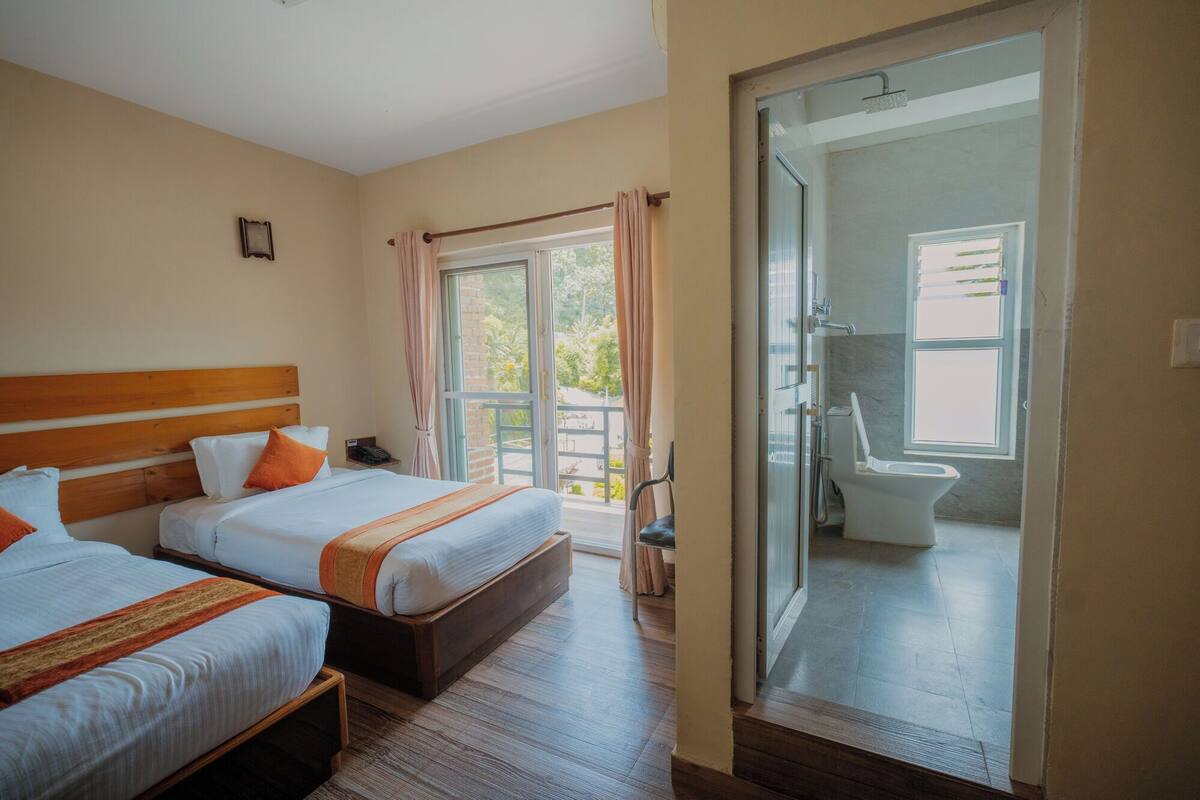 Habitación familiar, vista al resort | Escritorio y wifi gratis