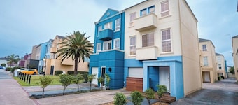 Waterfront 3BR on the Canal | Patterson Lakes
