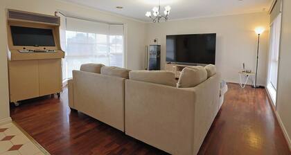 Relaxing Family Getaway 3BR House with Garden