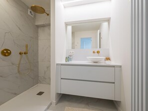 Shower, hair dryer - Beautiful apartment with direct sea view (Middelkerke)