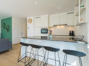 Refrigerador, microondas, horno y lavavajillas 