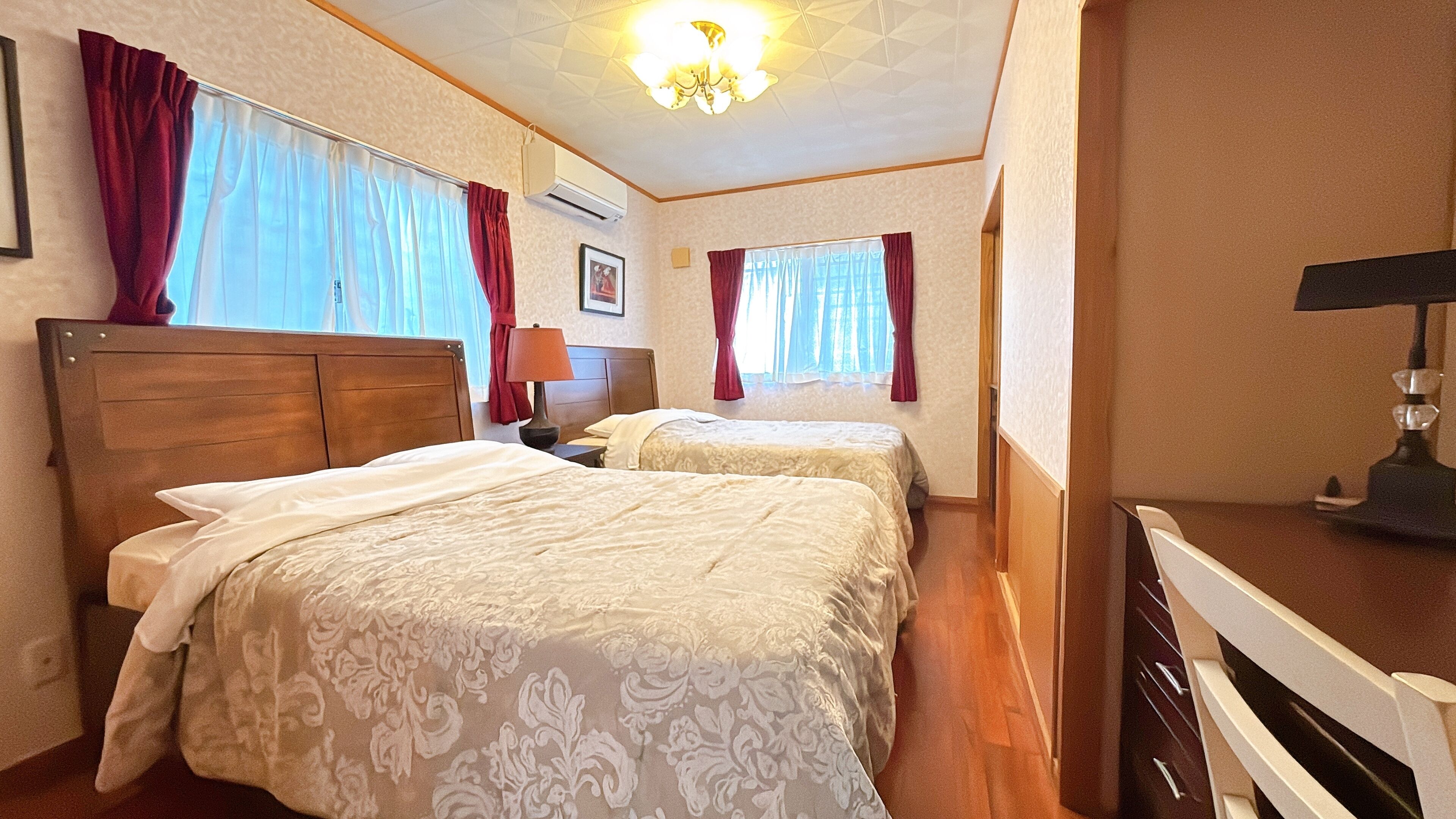 家庭独立别墅, 露台, 花园景观 | 遮光窗帘、熨斗/熨衣板、免费 WiFi