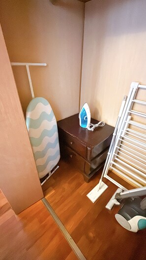 家庭独立别墅, 露台, 花园景观 | 熨斗/熨衣板