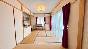 Familienhaus, Terrasse, Gartenblick | Verdunkelungsvorhänge, Bügeleisen/Bügelbrett, kostenloses WLAN