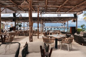 Outdoor dining - Ocean-View 4BR Penthouse with Jacuzzi By Bocobay (Willemstad)