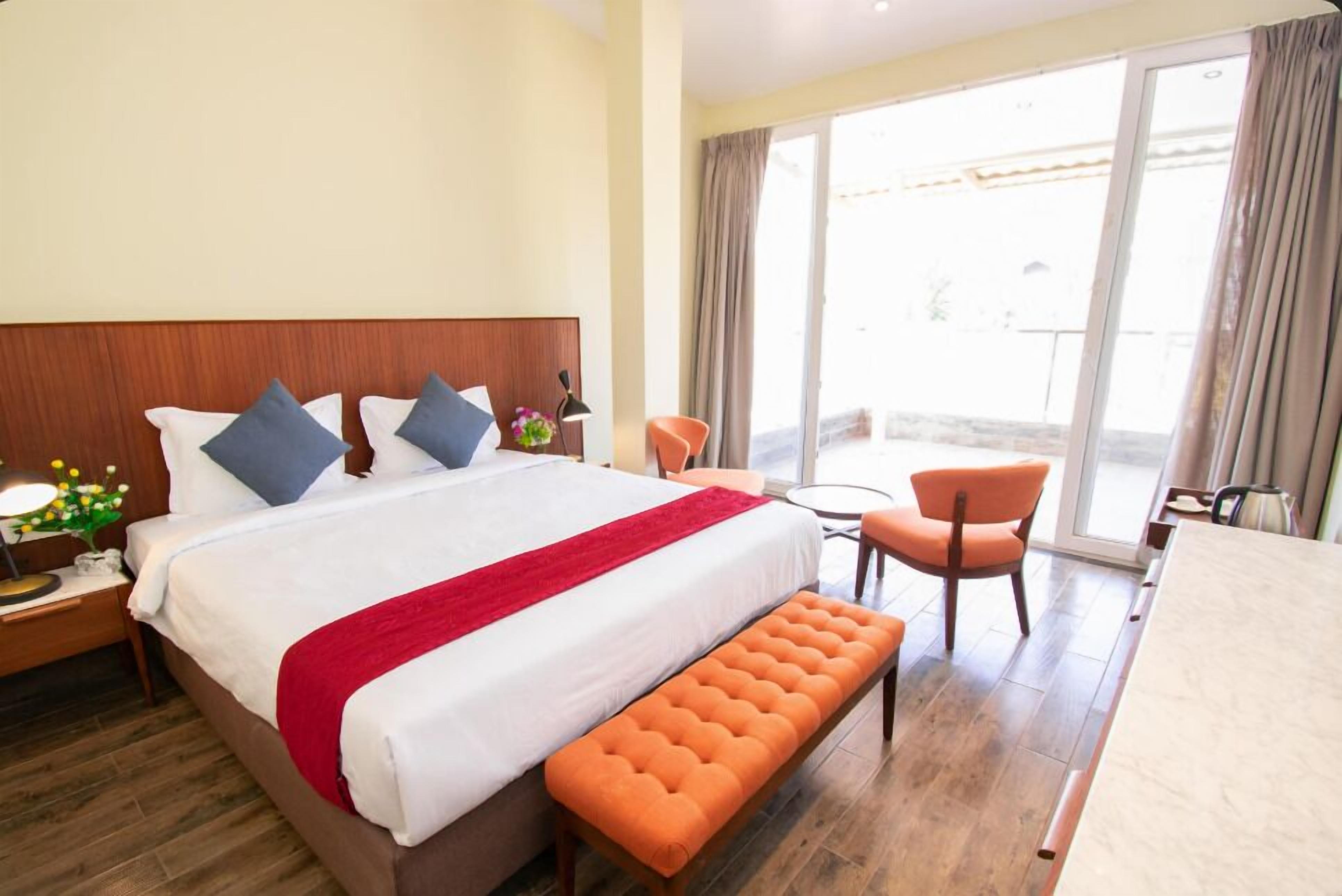 Double Room, Garden View | Iron/ironing board, free WiFi