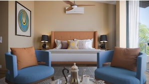 Ein Hotelzimmer mit einem großen Bett, zwei Sesseln, einem Couchtisch mit Tablett, einem Deckenventilator und einem großen Fenster mit Blick.