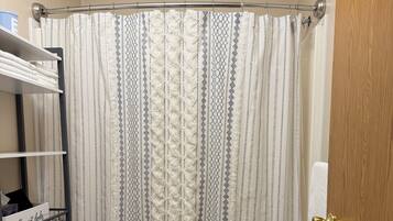 HÄrtork, handdukar, tvÄl och toalettpapper