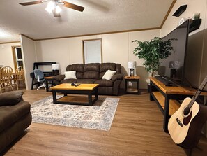 Living area - Hay Rake Country Acres-Peaceful Getaway - 4BR, 2BA - Sleeps 8 (Pleasant Plains)