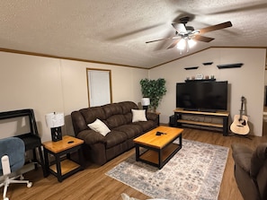 Smart TV - Hay Rake Country Acres-Peaceful Getaway - 4BR, 2BA - Sleeps 8 (Pleasant Plains)