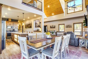 Dining - Hot Tub & Game Room! Luxury Blue River Retreat (Blue River)
