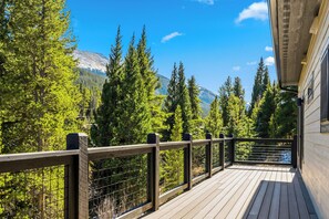 Property grounds - Hot Tub & Game Room! Luxury Blue River Retreat (Blue River)
