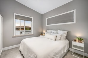 3 chambres, fer et planche à repasser, Wi-Fi, draps fournis