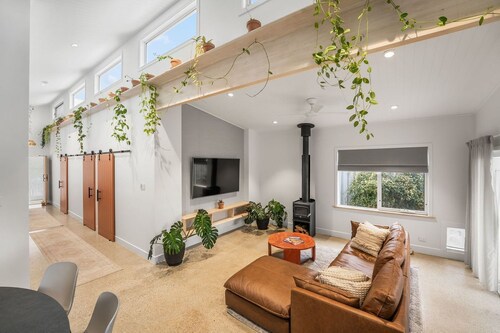 Designer coastal home with magnesium pool. Walk to cafes, beach, pet friendly.