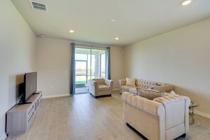 TV - Pool & Pickleball Access: Babcock Ranch Escape (Punta Gorda)