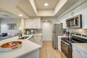 Fridge, microwave, stovetop, dishwasher - Patio + Community Perks: Stylish Scottsdale Escape (Scottsdale)