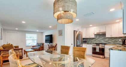 2 Mi to Beach! Snowbird Haven w/ Pool in Venice