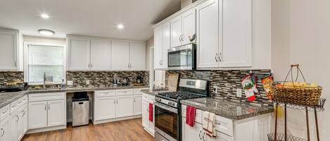 Fridge, microwave, stovetop, dishwasher