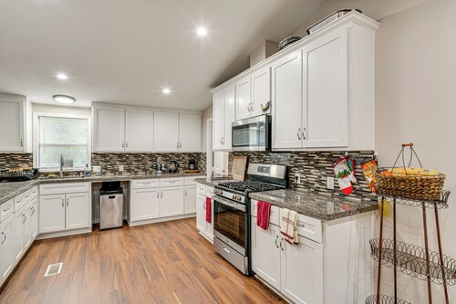 Hike & Relax: Tranquil Wooded Escape in Hockley