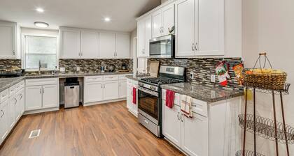 Hike & Relax: Tranquil Wooded Escape in Hockley