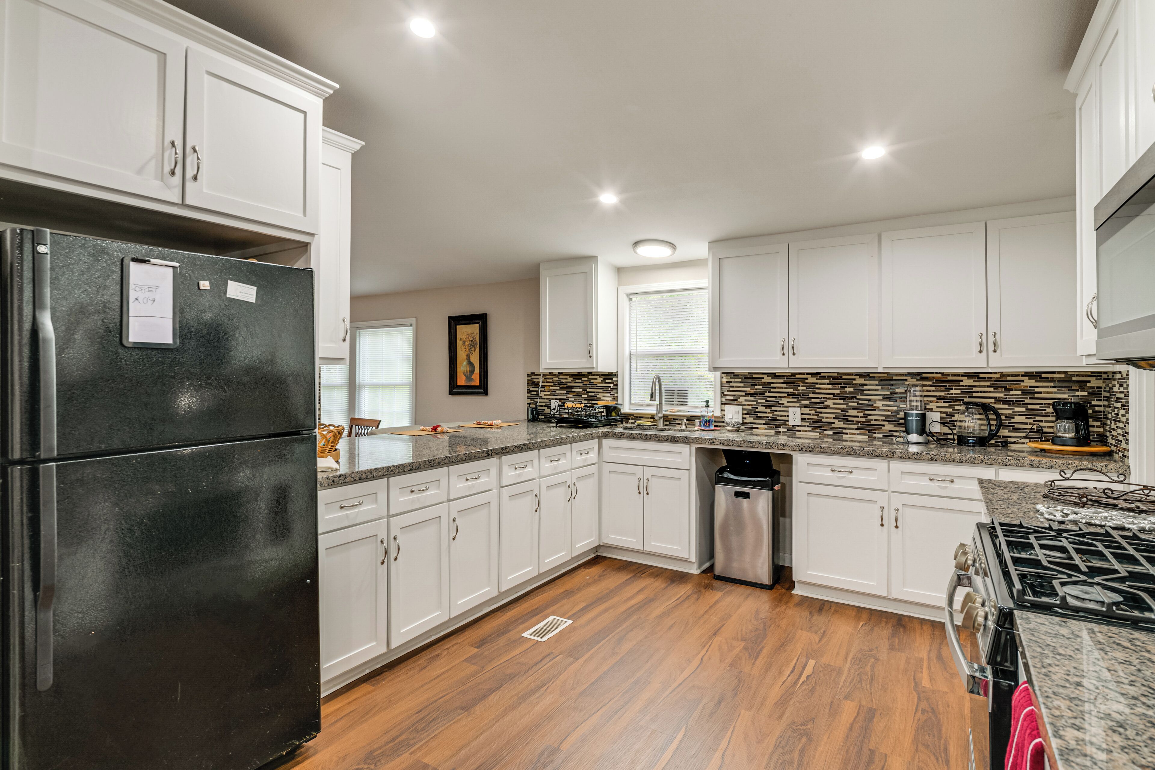 Fridge, microwave, stovetop, dishwasher