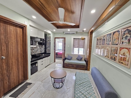 Deluxe Double Room, Sea View | Living area